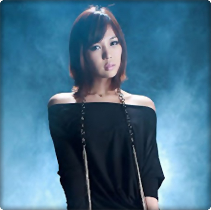 [intra in casa] Uff..Am venit cat am putut de repede..unde`i Bora? :-s