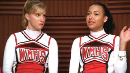 320px--Wallpaper-_Glee=1x10_-_Brittany_&_Santana - glee