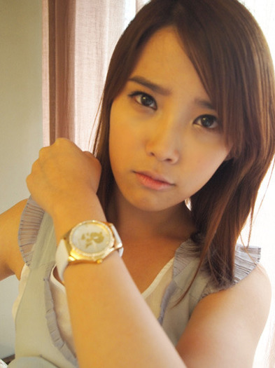 Lasa`l in pace.Ca de nu.....iti smulg dintii aia de vampiri....