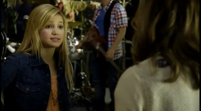 [HD] Girl Vs. Monsters - Skylar Lewis (Olivia Holt) - Nothing