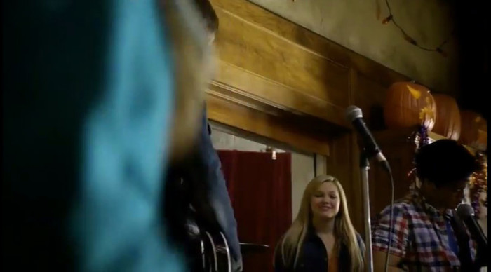 [HD] Girl Vs. Monsters - Skylar Lewis (Olivia Holt) - Nothing's Gonna Stop Us 2419031