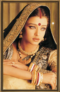 27200002_RMFKXHCZS - 4-Aishwarya Rai Bachchan