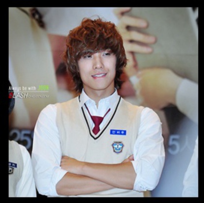 - Tare .. :D . .. Auzi .. Daca te intreaba Hara daca coborai jos .. SA ii zici ca-s mort :)))