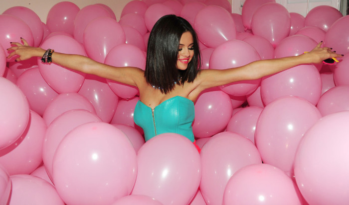 selena-gomez-hit-the-lights15