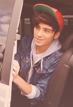 *canta* Am avut multe femei, numai una si-una... [intrerupt]