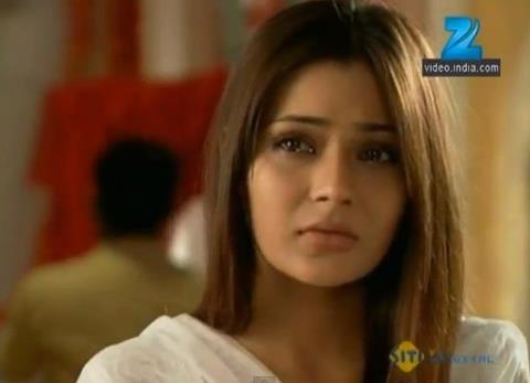 576371_125710500914089_426255624_n - sara khan20