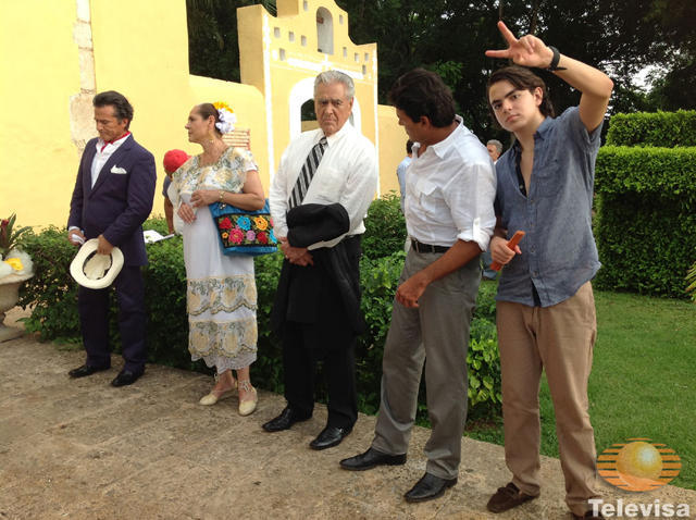Backstage-del-la-boda-de-Paloma-y-G_IMG_1333-6b2869aa-3872-1030-91f2-0019b9d5c8df-640x478