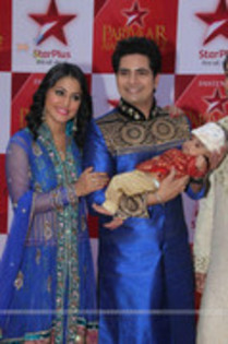 78146464_BLJLVIU3 - Star Parivaar Awards 2012