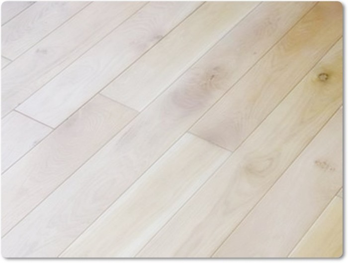 Venind cineva spre cabina lui Yeon Woo...