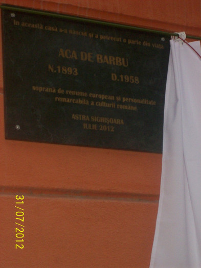 100_7499 - Dezvelire de placa comemorativa la Sighisoara a sopranei Aca de Barbu in 31 iulie 2012 de Soc ASTRA 