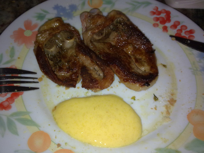 bunn-cu usturoi frecat cu ulei si galbenus