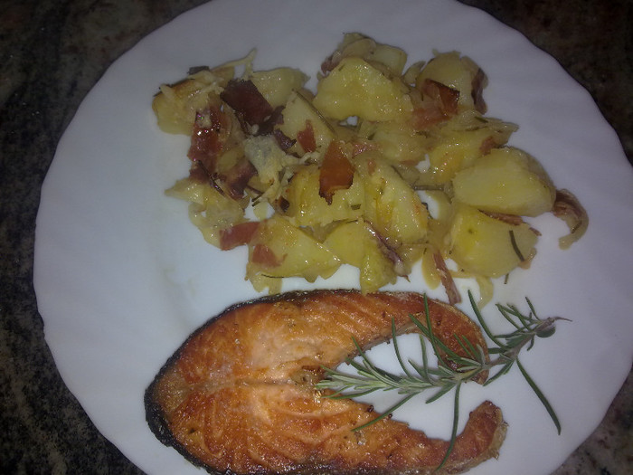 peste,cartof la cuptor,rozmarin,ceapa