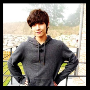 [ coboara in fuga ] .. - No mati vazuttt !!! [ fuge pe usa ]