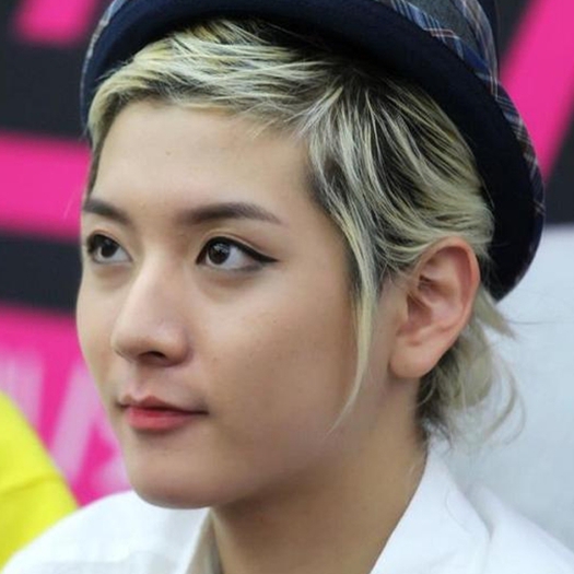 - Jooniiieee..pretenu meu de halbaa..eo te-am vazut..Nu e asa de rau,stai linisita..dar eo..:))