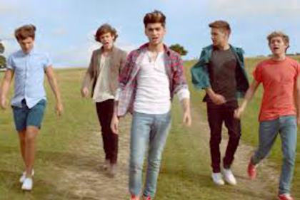 One Direction-Live while we're young - Muzica