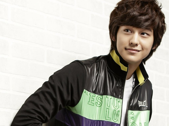 Kim Bum (42)