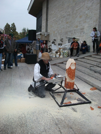 DSCF9671 - sculptura cu drujba