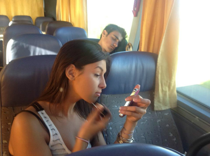 alina in autobuz - LaLa Band cele mai noi poze