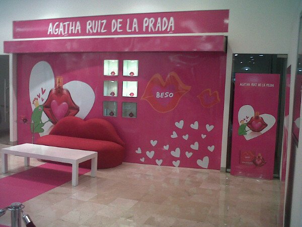 284362_252529731443485_3653393_n - Anahi