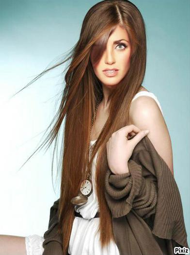 557227_352577458163856_1285350581_n - Anahi