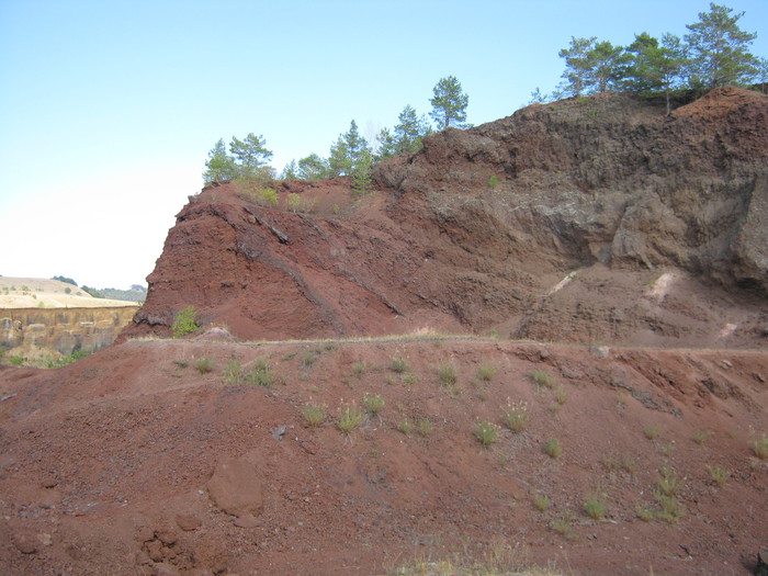 IMG_0359; Exploatarea de zgura rosie de la Racos, jud. Brasov
