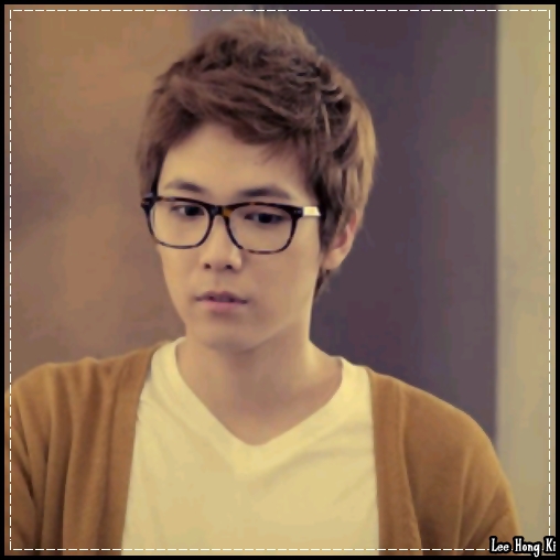 >> Pai..ar fi corect sa`ti spuna.Buna...ciudat mod de a intra`n casa:|