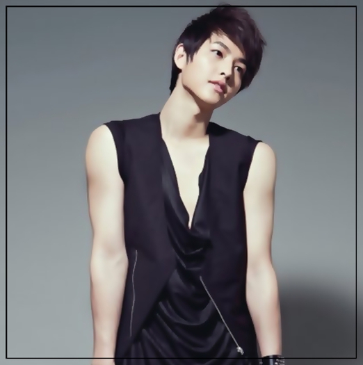 ;- Daca ea nu imi spune,spune-mi tu macar..ce s-a intamplat ?:-s