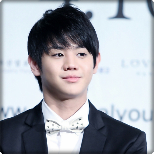 ` Nu.:)).Hyun .. a uitat sa`si ia rezerve de bandaje.:))...Atata.Tot.