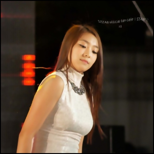 ^^..Ah..haha..are cineva chef de o plimbare prin parc ?.:)