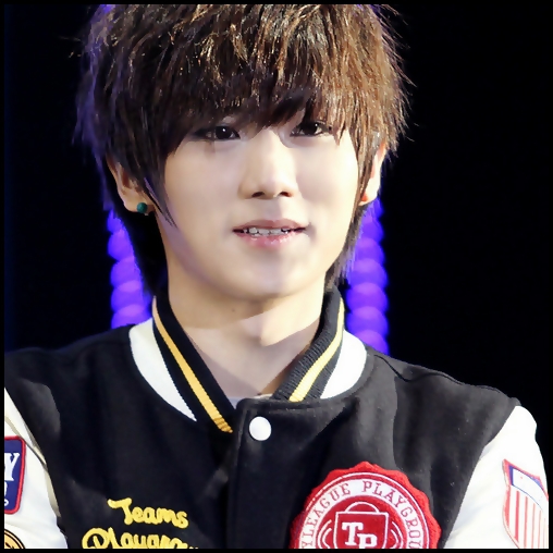 ~ Singura? [se duce la bucatarie]