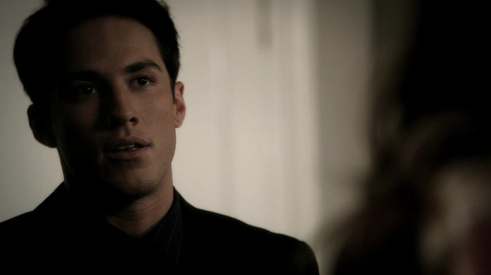 ;→ ba dwap... o iubesc pe #karoline... singuru lukru care ma deranjeaza e ca nu ma crede ;_<...