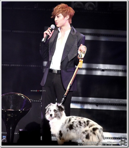  - Kim hyun joong and his dogs