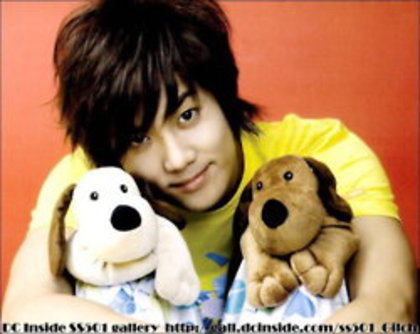 kim kyu jong centrul formatiei ss501 - Niste poze amuzante cu membri ss501