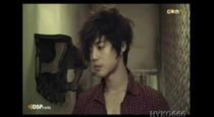 http://youtu.be/MWTrX7Gy4CI - Heo young saeng povesteste un incident care aproape la omorat pe kim hyun joong