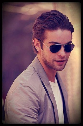 chace-crawford-famous-glasses-hottie-Favim.com-357029