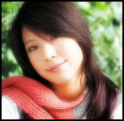 Da...:)) Aaa..La multi ani :D [hug] Poftim ;;)[ii da o punga de cadou] :D