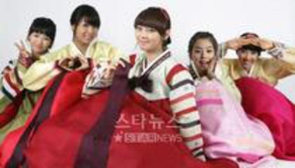 Wonder Girls - coreeni vedete in hanbok