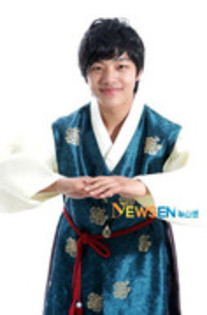 Yeo jin goo - coreeni vedete in hanbok