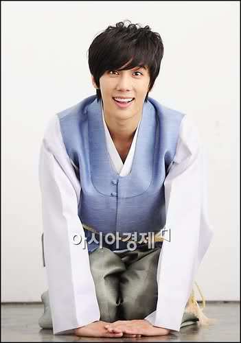  - Park jung min in hanbok