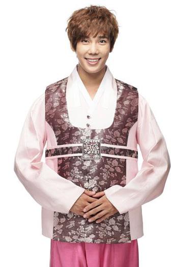  - Park jung min in hanbok