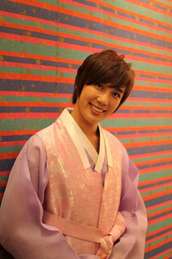  - Park jung min in hanbok