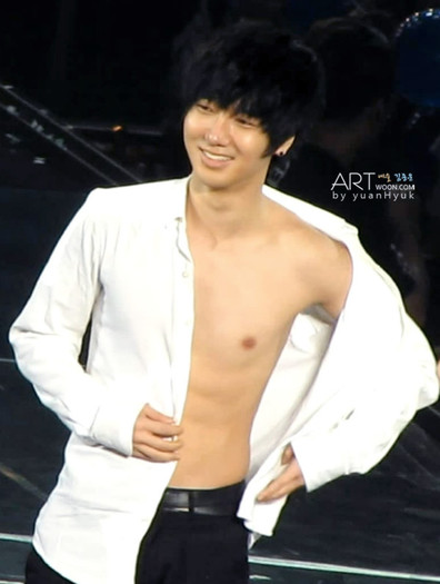 Yesung - niste poze hot cu vedetele coreene