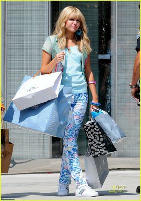 normal_46 - On Set of the Hannah Montana Movie in Beverly Hills 2008