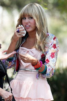 normal_48 - On Set of the Hannah Montana Movie in Beverly Hills 2008