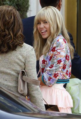 normal_53 - On Set of the Hannah Montana Movie in Beverly Hills 2008