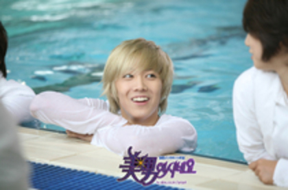  - Lee Hong Ki zambind