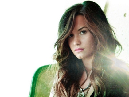 Demi-Lovato-2012-green-400x300 - Alex Bechet