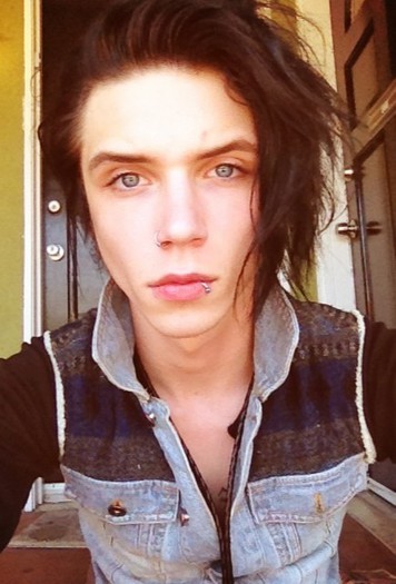 BeautifulDangerouss; Andy Biersack
