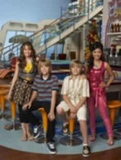 46548569_TOQPBTYKK - Zack si Cody ce viata minunata pe punte