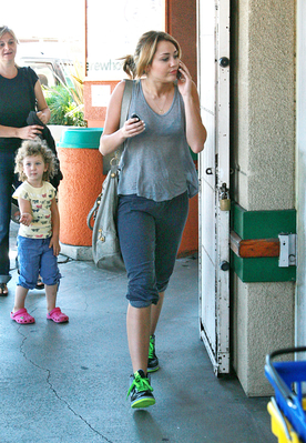 normal_22 - Shopping at Erewhon Natural Foods in Los Angeles 2010